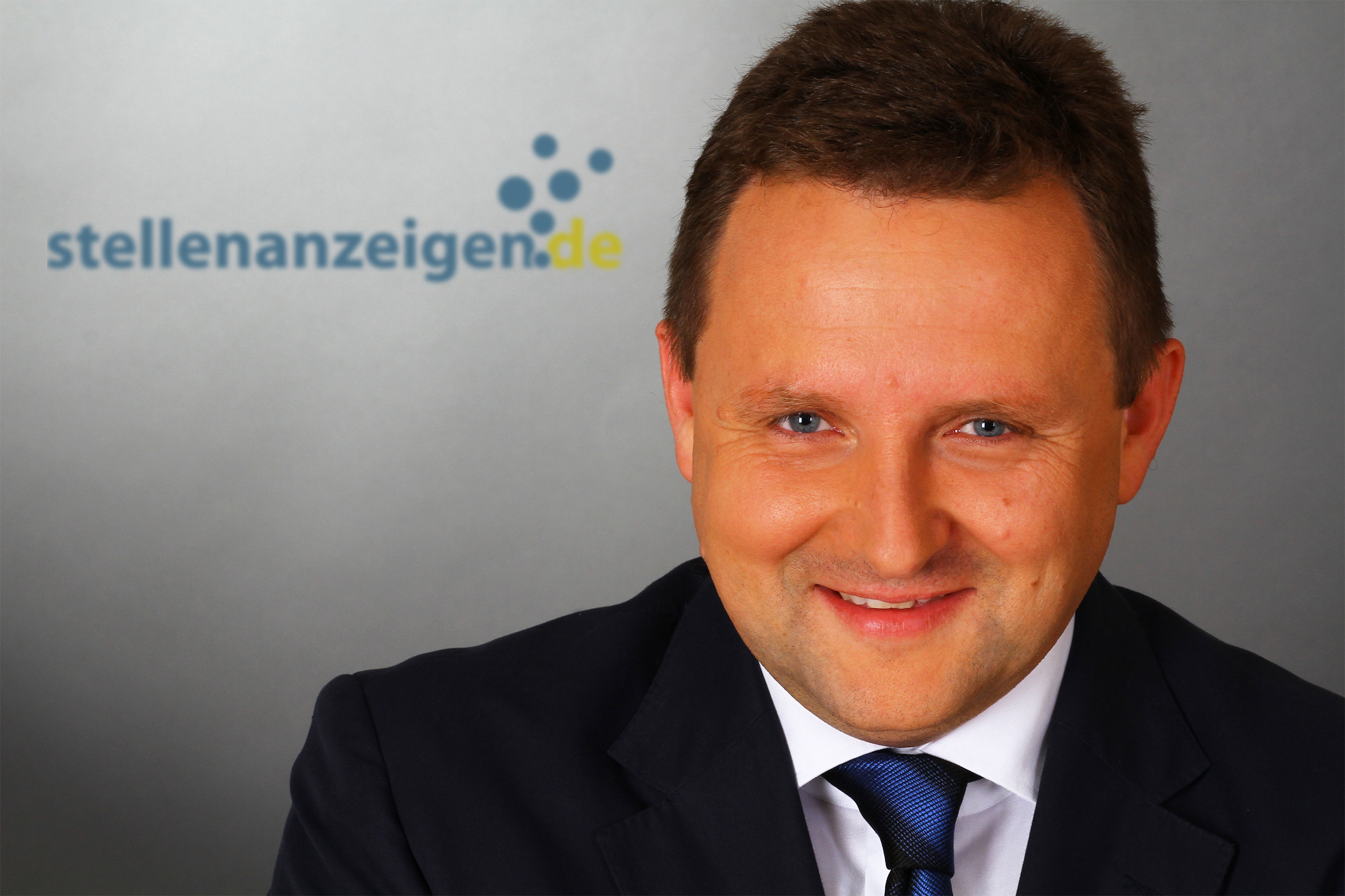 Peter Langbauer holds a degree in economics from the university of Vienna in Austria. After many years of experience as a CEO in different industries (software, textile, job site...), he is now the CEO of stellenanzeigen.de since 2012.